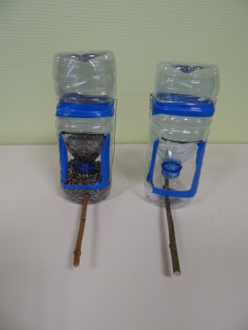 mangeoires bouteille réalisées avec de simples bouteilles en plastique